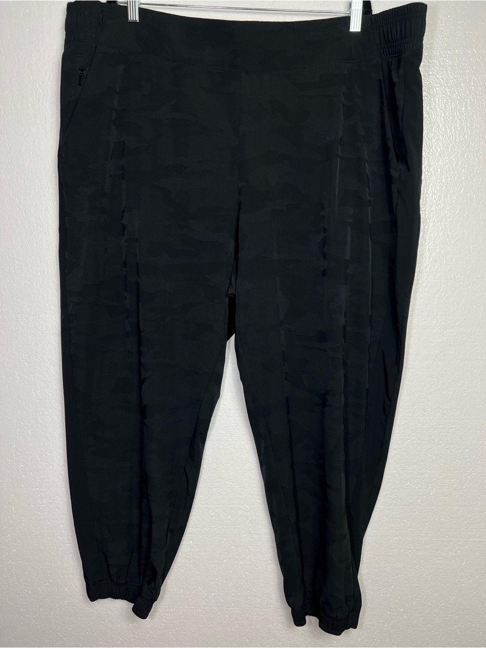 Athleta black camo jogger size 24 plus